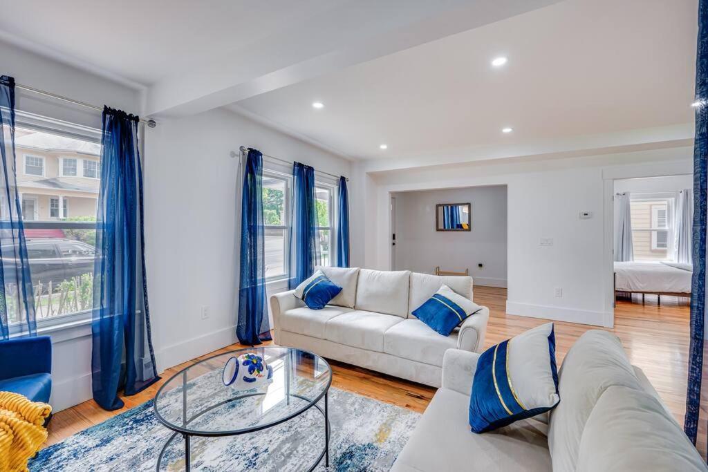 Modern Red Door Haven +5Mins To Boston Διαμέρισμα Milton Εξωτερικό φωτογραφία