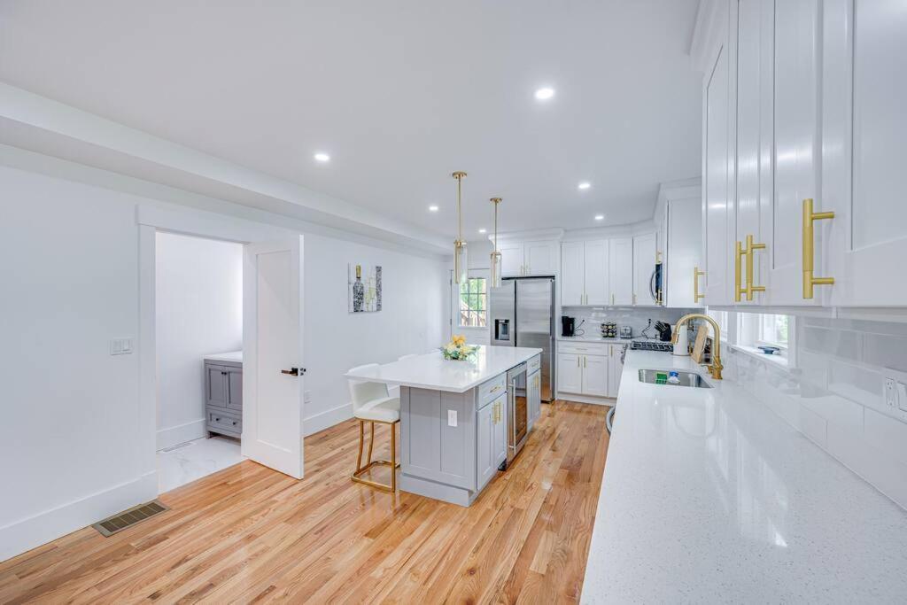 Modern Red Door Haven +5Mins To Boston Διαμέρισμα Milton Εξωτερικό φωτογραφία