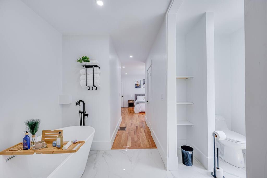 Modern Red Door Haven +5Mins To Boston Διαμέρισμα Milton Εξωτερικό φωτογραφία