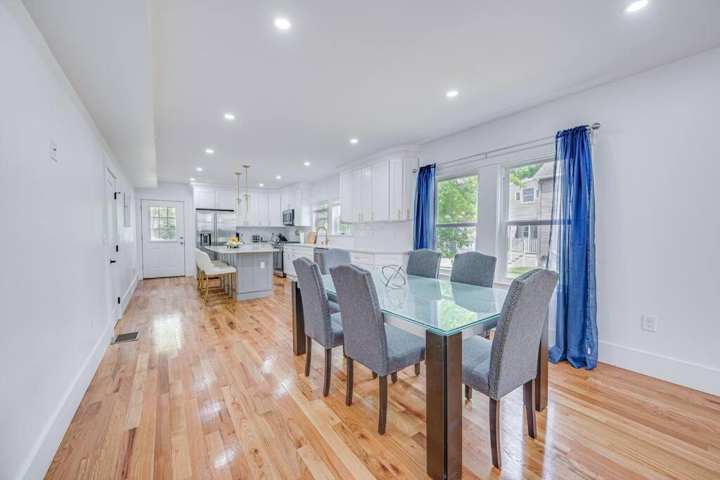 Modern Red Door Haven +5Mins To Boston Διαμέρισμα Milton Εξωτερικό φωτογραφία