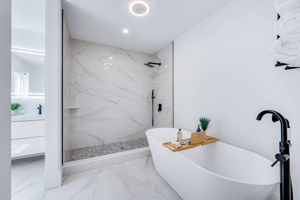 Modern Red Door Haven +5Mins To Boston Διαμέρισμα Milton Εξωτερικό φωτογραφία